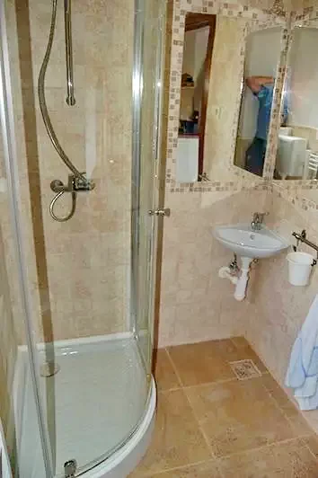 Dârjiu Cazare | Sat de vacanță (K0600-20) Imaginea poate fi supusă drepturilor de autor. Se recomandă contactarea titularului drepturilor.