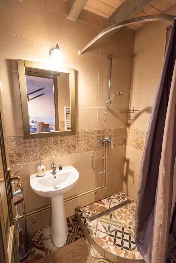 Harghita Madaras Cazare | Cabană (K1499-14) Imaginea poate fi supusă drepturilor de autor. Se recomandă contactarea titularului drepturilor.