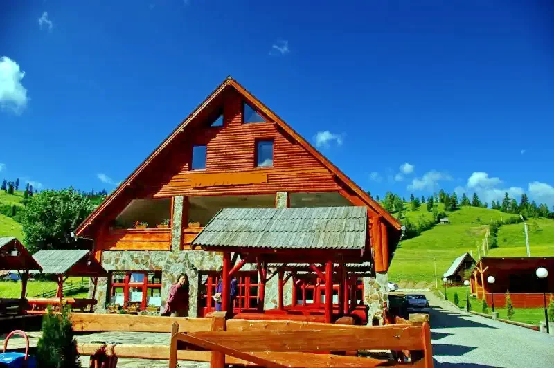 Lunca de Jos Cazare | Motel (K0807-68) Imaginea poate fi supusă drepturilor de autor. Se recomandă contactarea titularului drepturilor.