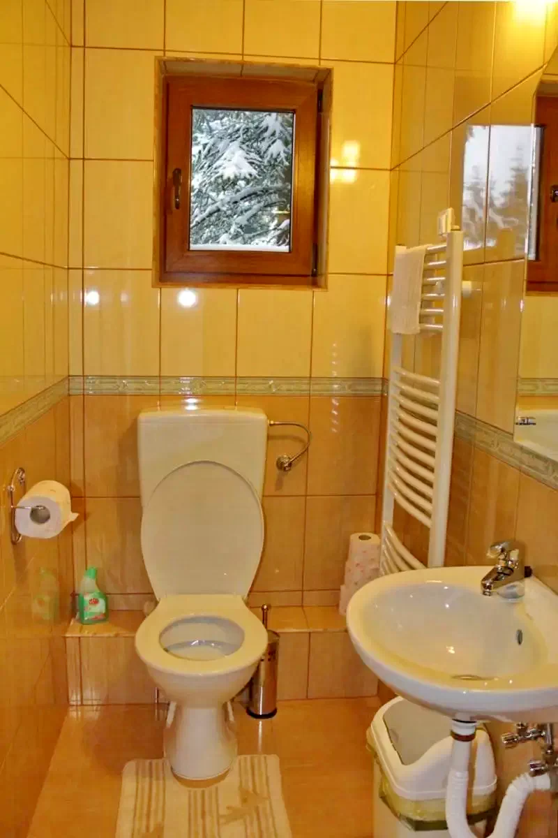 Harghita-Băi Cazare | Cabană (K1204-15) Imaginea poate fi supusă drepturilor de autor. Se recomandă contactarea titularului drepturilor.