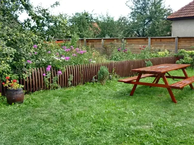 Ciceu Cazare | Sat de vacanță (K0270-15) Imaginea poate fi supusă drepturilor de autor. Se recomandă contactarea titularului drepturilor.