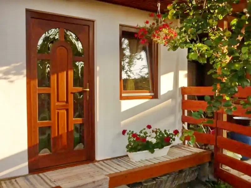 Ciceu Cazare | Sat de vacanță (K0270-16) Imaginea poate fi supusă drepturilor de autor. Se recomandă contactarea titularului drepturilor.