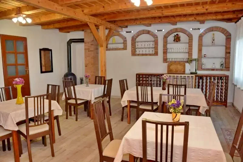 Szováta Szállás | Motel (K0024-2) A kép szerzői jogvédelem alatt állhat. Javasolt a kapcsolatfelvétel a jog tulajdonossal.