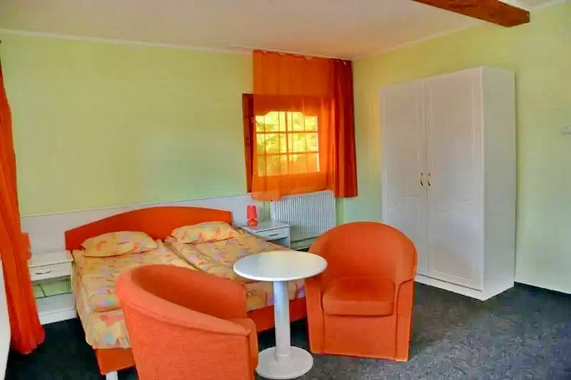 Sovata Cazare | Motel (K0024-11) Imaginea poate fi supusă drepturilor de autor. Se recomandă contactarea titularului drepturilor.