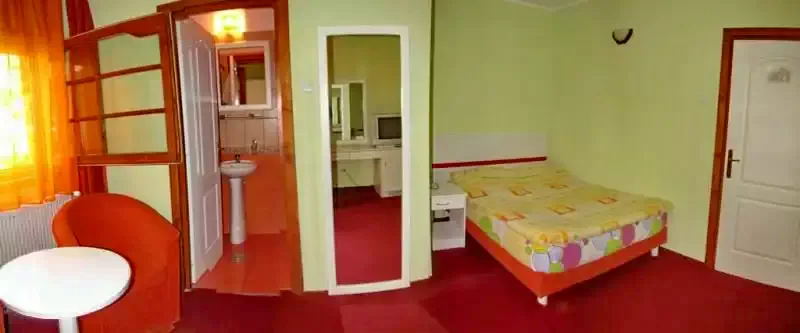 Sovata Cazare | Motel (K0024-12) Imaginea poate fi supusă drepturilor de autor. Se recomandă contactarea titularului drepturilor.