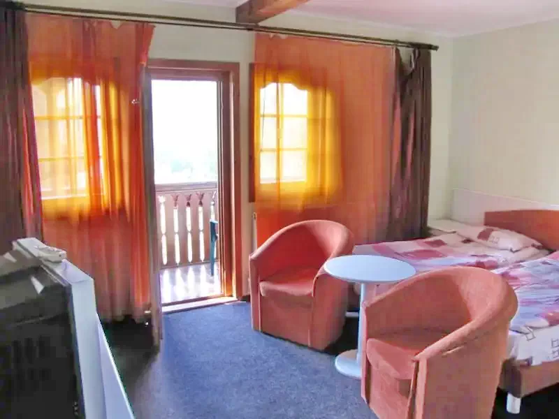 Szováta Szállás | Motel (K0024-15) A kép szerzői jogvédelem alatt állhat. Javasolt a kapcsolatfelvétel a jog tulajdonossal.