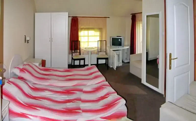 Sovata Cazare | Motel (K0024-18) Imaginea poate fi supusă drepturilor de autor. Se recomandă contactarea titularului drepturilor.