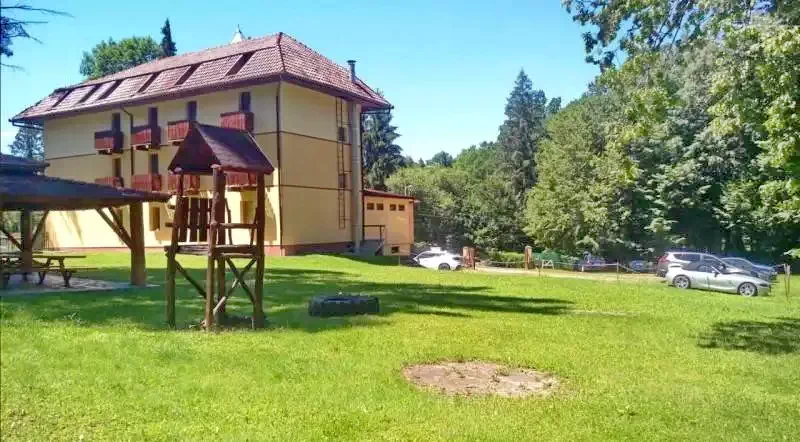 Sovata Cazare | Vila (K0063-8) Imaginea poate fi supusă drepturilor de autor. Se recomandă contactarea titularului drepturilor.