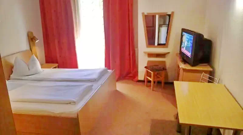 Szováta Szállás | Kemping / turistapihenő (K0063-29) A kép szerzői jogvédelem alatt állhat. Javasolt a kapcsolatfelvétel a jog tulajdonossal.