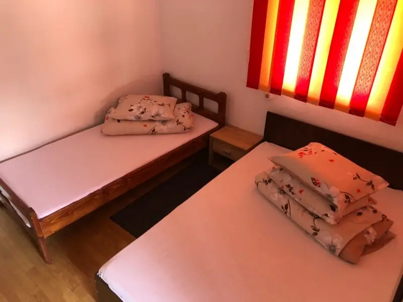 Szováta Szállás | Panzió (K0117-13) A kép szerzői jogvédelem alatt állhat. Javasolt a kapcsolatfelvétel a jog tulajdonossal. Szováta Szállás | Panzió (K0117-13) A kép szerzői jogvédelem alatt állhat. Javasolt a kapcsolatfelvétel a jog tulajdonossal.