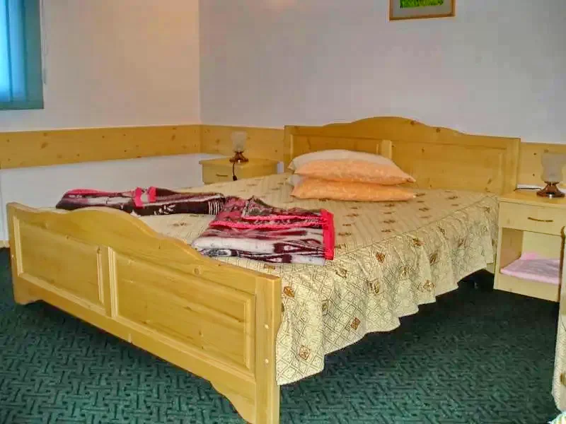 Sovata Cazare | Camping / Popas turistic (K0149-8) Imaginea poate fi supusă drepturilor de autor. Se recomandă contactarea titularului drepturilor.