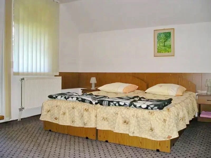 Sovata Cazare | Camping / Popas turistic (K0149-11) Imaginea poate fi supusă drepturilor de autor. Se recomandă contactarea titularului drepturilor.