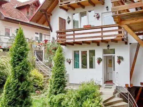 Szováta Szállás | Kemping / turistapihenő (K0149-39) A kép szerzői jogvédelem alatt állhat. Javasolt a kapcsolatfelvétel a jog tulajdonossal.