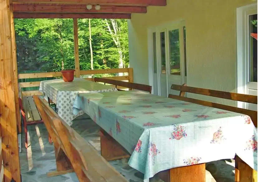 Szováta Szállás | Üdülőfalu (K0157-5) A kép szerzői jogvédelem alatt állhat. Javasolt a kapcsolatfelvétel a jog tulajdonossal.