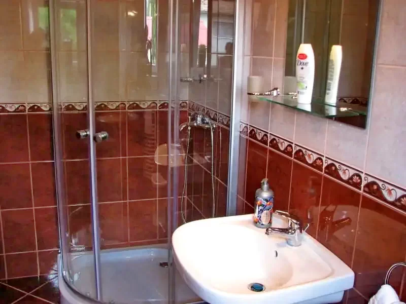 Sovata Cazare | Motel (K0164-8) Imaginea poate fi supusă drepturilor de autor. Se recomandă contactarea titularului drepturilor.