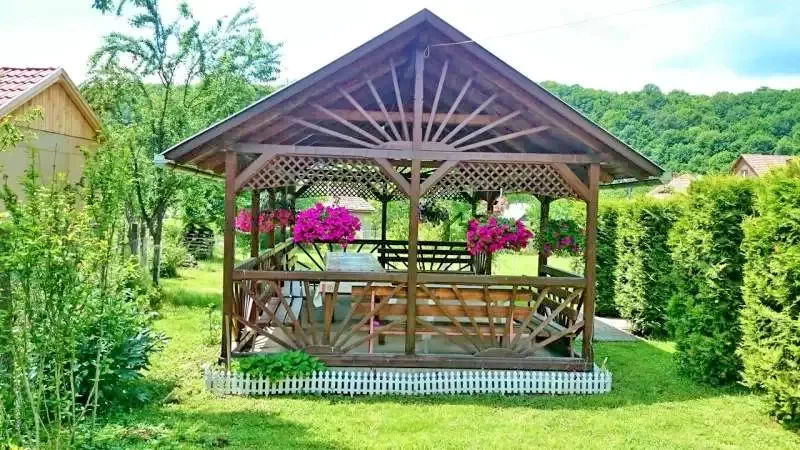 Sovata Cazare | Motel (K0164-14) Imaginea poate fi supusă drepturilor de autor. Se recomandă contactarea titularului drepturilor.