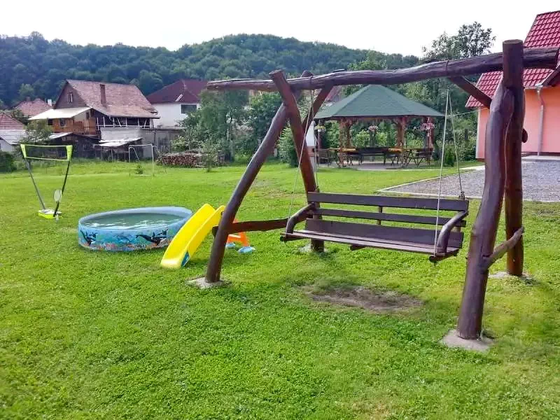 Sovata Cazare | Motel (K0164-16) Imaginea poate fi supusă drepturilor de autor. Se recomandă contactarea titularului drepturilor.