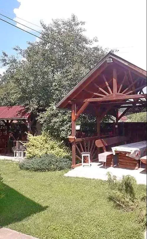 Sovata Cazare | Sat de vacanță (K0192-22) Imaginea poate fi supusă drepturilor de autor. Se recomandă contactarea titularului drepturilor.