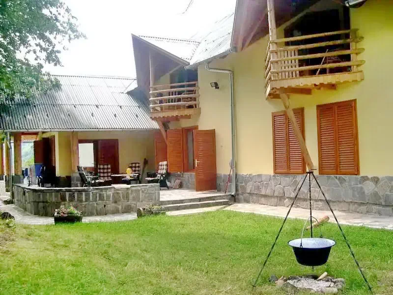 Szováta Szállás | Üdülőfalu (K0206-8) A kép szerzői jogvédelem alatt állhat. Javasolt a kapcsolatfelvétel a jog tulajdonossal.