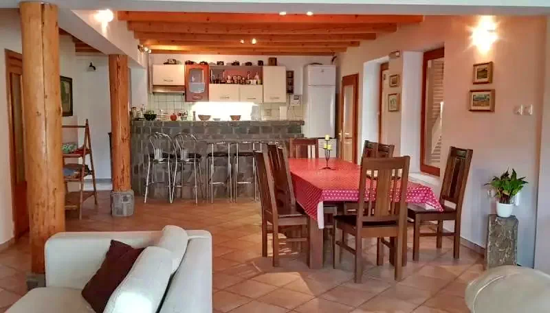 Szováta Szállás | Üdülőfalu (K0206-9) A kép szerzői jogvédelem alatt állhat. Javasolt a kapcsolatfelvétel a jog tulajdonossal.