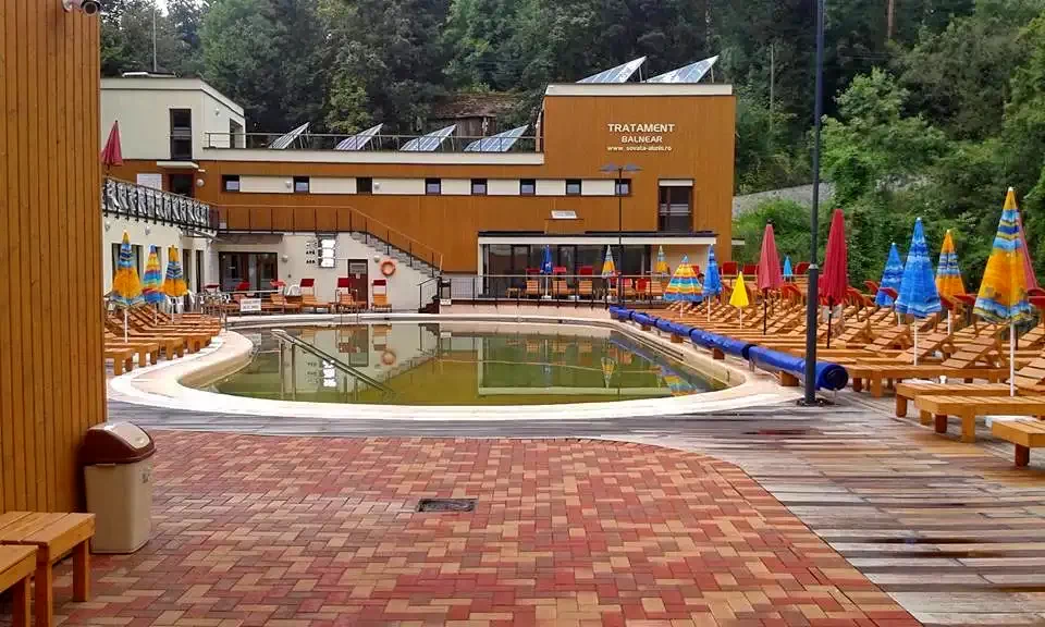 Szováta Szállás | Üdülőfalu (K0206-43) A kép szerzői jogvédelem alatt állhat. Javasolt a kapcsolatfelvétel a jog tulajdonossal.