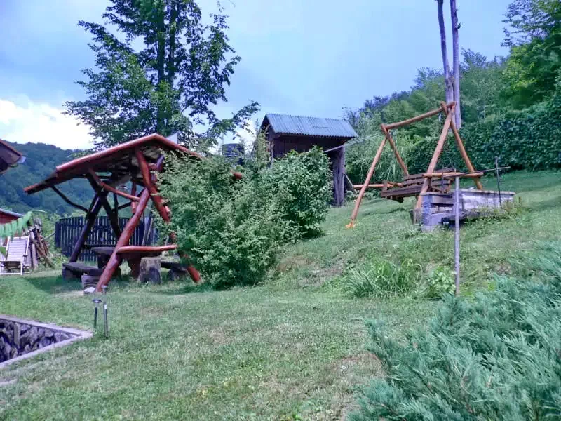 Sovata Cazare | Sat de vacanță (K0211-2) Imaginea poate fi supusă drepturilor de autor. Se recomandă contactarea titularului drepturilor.