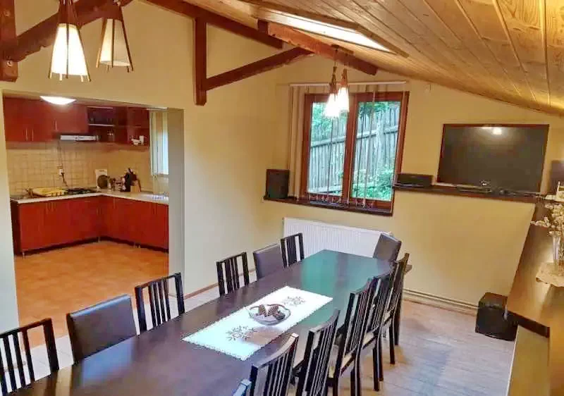 Sovata Cazare | Sat de vacanță (K0218-4) Imaginea poate fi supusă drepturilor de autor. Se recomandă contactarea titularului drepturilor.