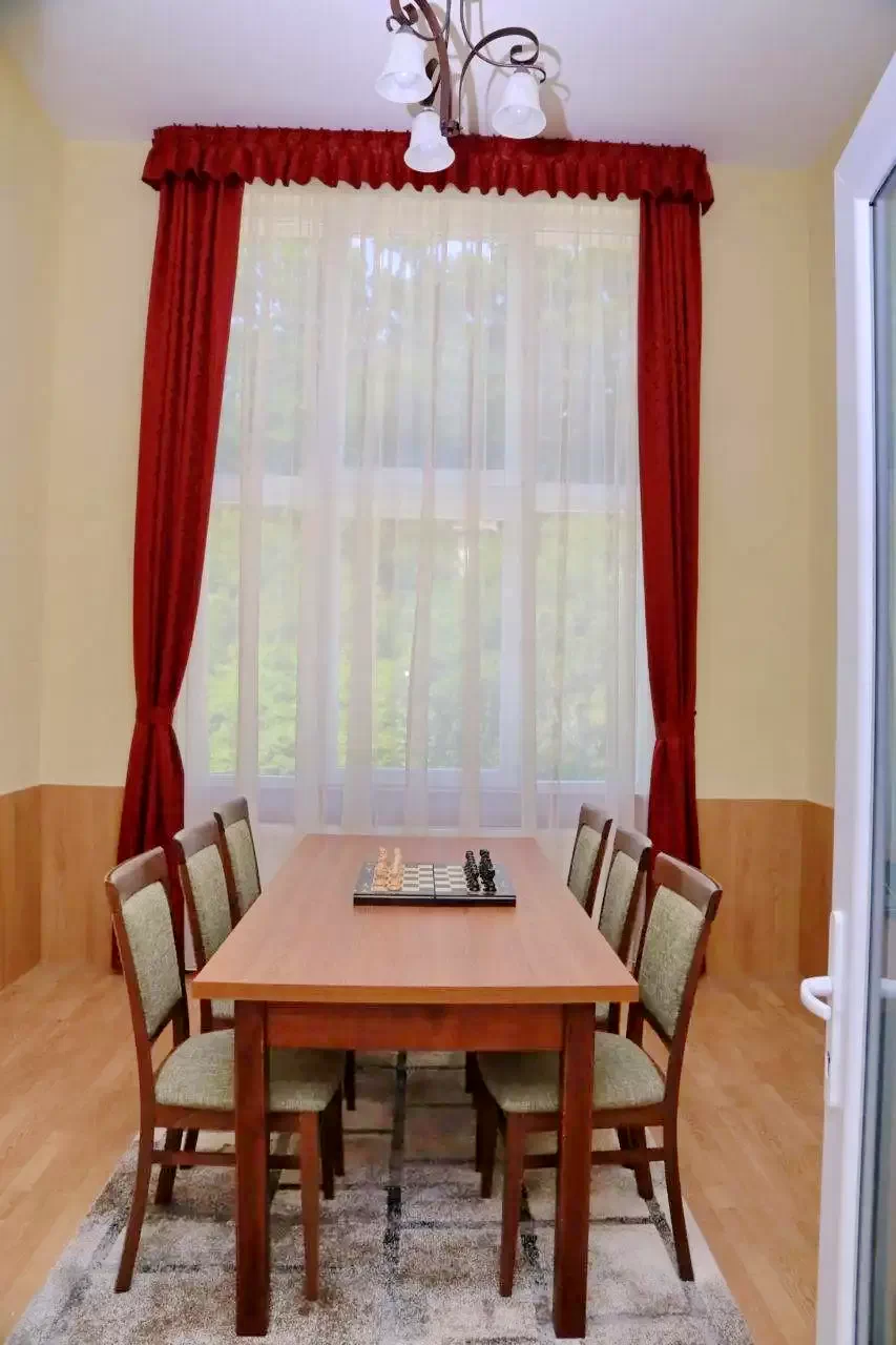 Szováta Szállás | Turisztikai panzió (K0062-53) A kép szerzői jogvédelem alatt állhat. Javasolt a kapcsolatfelvétel a jog tulajdonossal.