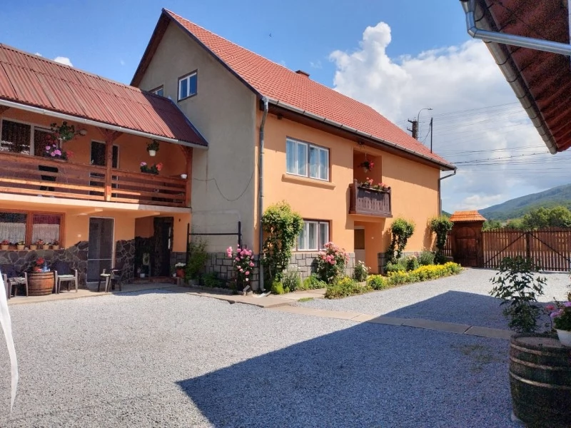 Szováta Szállás | Üdülőfalu (K0243-18) A kép szerzői jogvédelem alatt állhat. Javasolt a kapcsolatfelvétel a jog tulajdonossal.