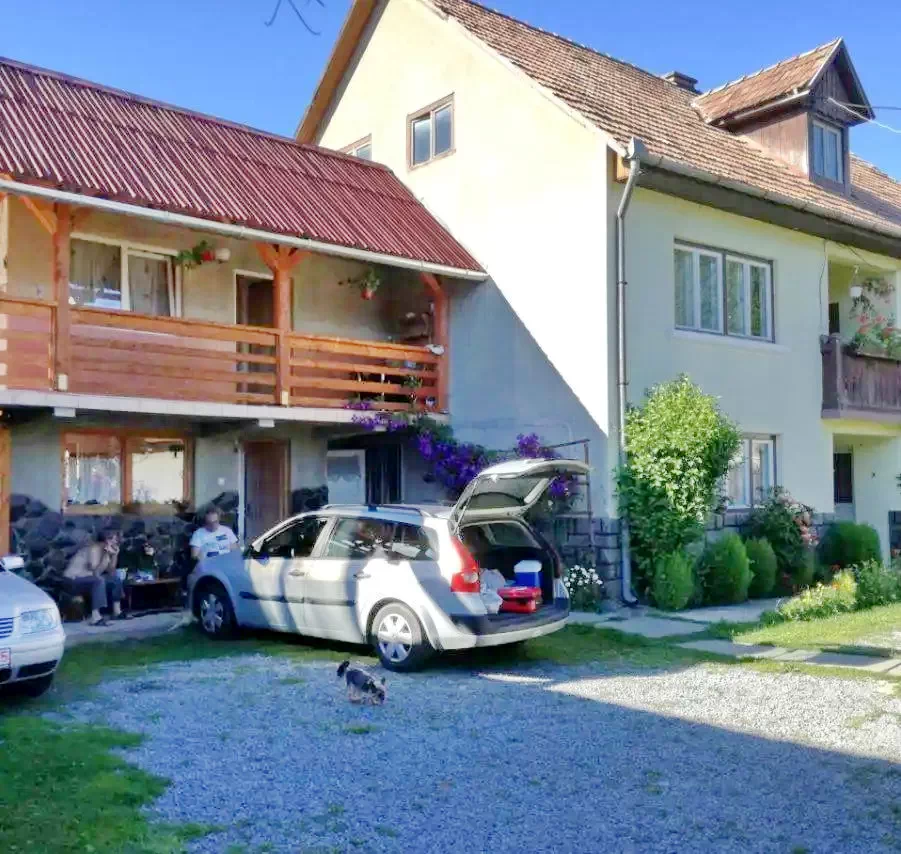 Sovata Cazare | Sat de vacanță (K0243-21) Imaginea poate fi supusă drepturilor de autor. Se recomandă contactarea titularului drepturilor.