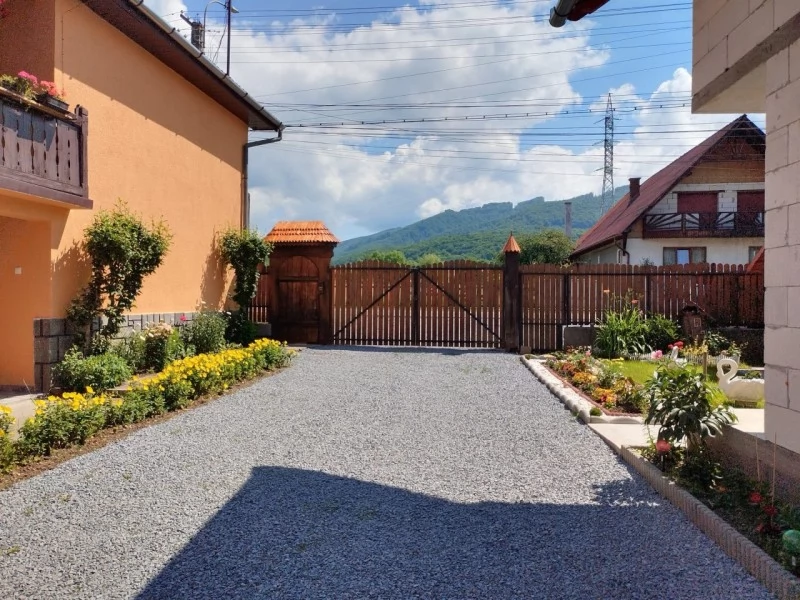 Szováta Szállás | Üdülőfalu (K0243-30) A kép szerzői jogvédelem alatt állhat. Javasolt a kapcsolatfelvétel a jog tulajdonossal.