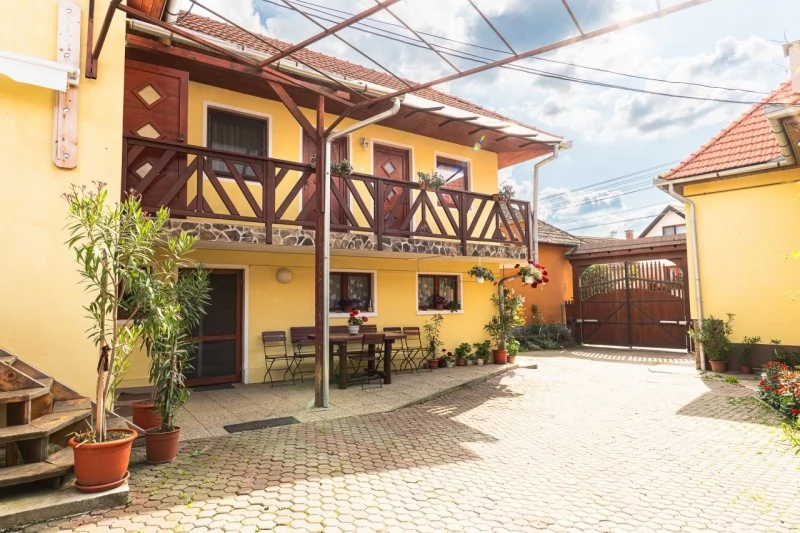 Farcád Szállás | Motel (K0105-21) A kép szerzői jogvédelem alatt állhat. Javasolt a kapcsolatfelvétel a jog tulajdonossal.