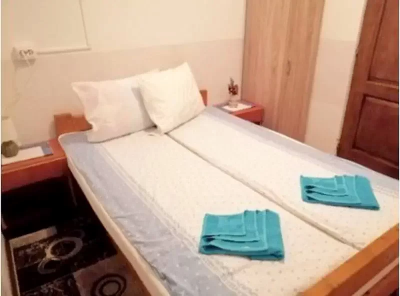 Hargitafürdő Szállás | Motel (K0186-5) A kép szerzői jogvédelem alatt állhat. Javasolt a kapcsolatfelvétel a jog tulajdonossal.