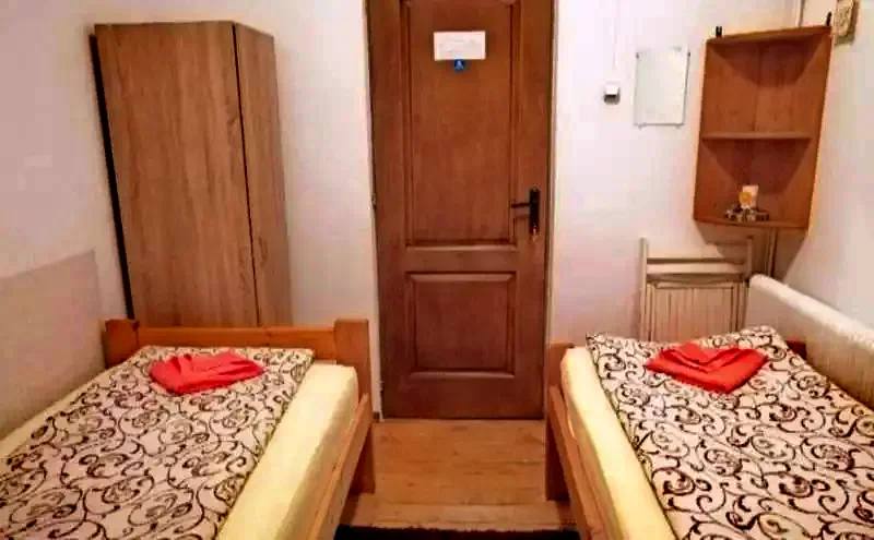 Hargitafürdő Szállás | Motel (K0186-10) A kép szerzői jogvédelem alatt állhat. Javasolt a kapcsolatfelvétel a jog tulajdonossal.