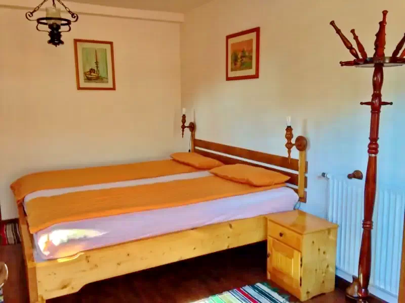 Sovata Cazare | Sat de vacanță (K0265-19) Imaginea poate fi supusă drepturilor de autor. Se recomandă contactarea titularului drepturilor.