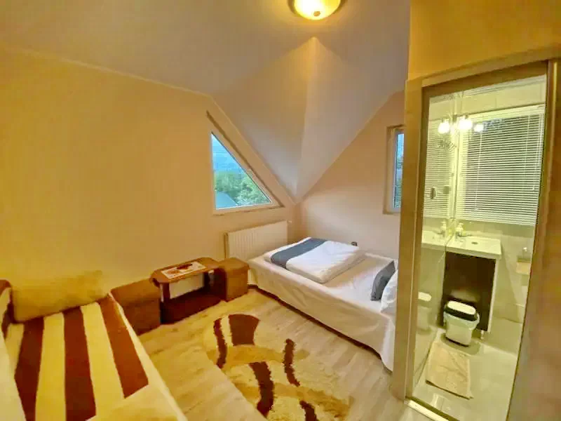 Sovata Cazare | Motel (K0267-25) Imaginea poate fi supusă drepturilor de autor. Se recomandă contactarea titularului drepturilor.