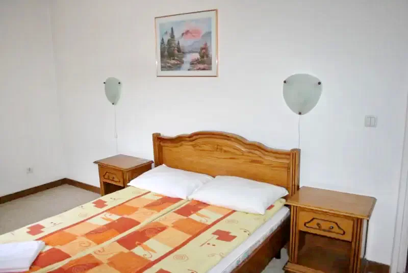 Sovata Cazare | Camping / Popas turistic (K0268-5) Imaginea poate fi supusă drepturilor de autor. Se recomandă contactarea titularului drepturilor.