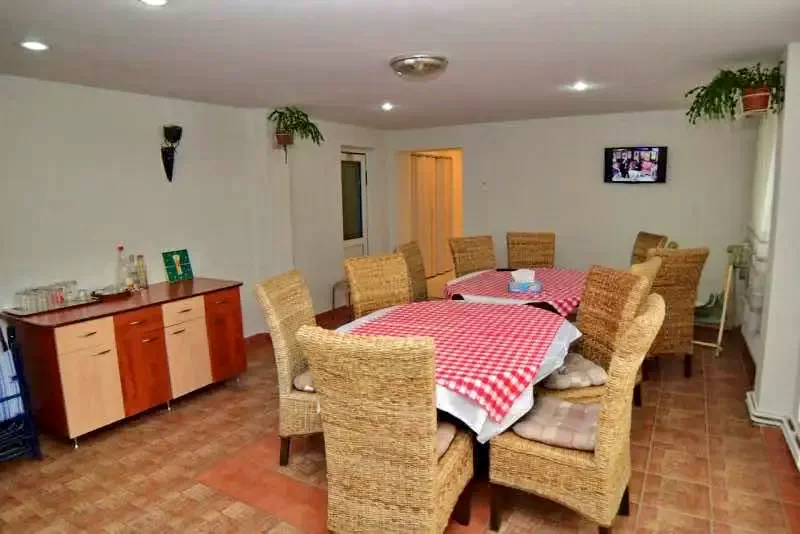 Sovata Cazare | Camping / Popas turistic (K0329-3) Imaginea poate fi supusă drepturilor de autor. Se recomandă contactarea titularului drepturilor.