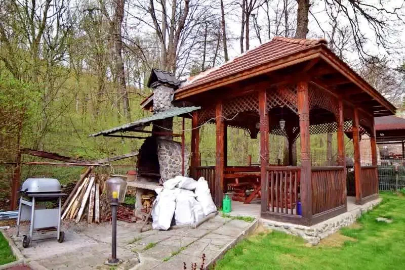 Sovata Cazare | Camping / Popas turistic (K0329-32) Imaginea poate fi supusă drepturilor de autor. Se recomandă contactarea titularului drepturilor.