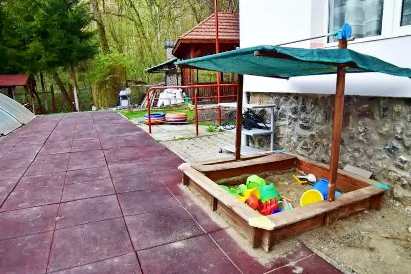 Szováta Szállás | Kemping / turistapihenő (K0329-35) A kép szerzői jogvédelem alatt állhat. Javasolt a kapcsolatfelvétel a jog tulajdonossal.