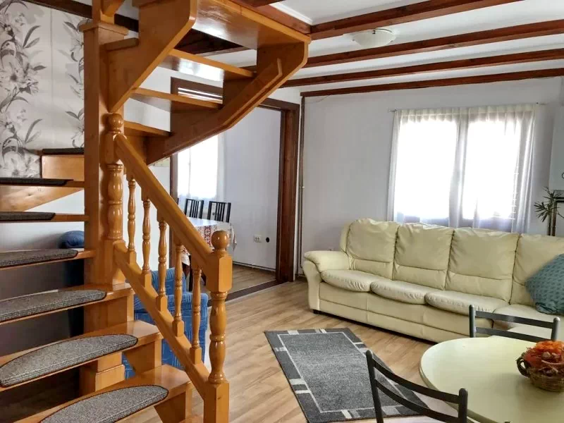 Sovata Cazare | Cabană (K0330-14) Imaginea poate fi supusă drepturilor de autor. Se recomandă contactarea titularului drepturilor.