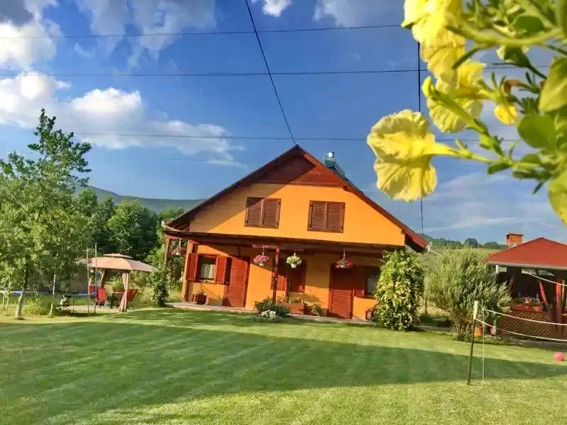 Sovata Cazare | Cabană (K0330-32) Imaginea poate fi supusă drepturilor de autor. Se recomandă contactarea titularului drepturilor.