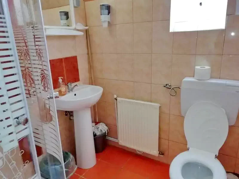 Szováta Szállás | Kemping / turistapihenő (K0331-27) A kép szerzői jogvédelem alatt állhat. Javasolt a kapcsolatfelvétel a jog tulajdonossal.