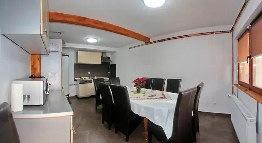 Szováta Szállás | Motel (K0334-2) A kép szerzői jogvédelem alatt állhat. Javasolt a kapcsolatfelvétel a jog tulajdonossal.