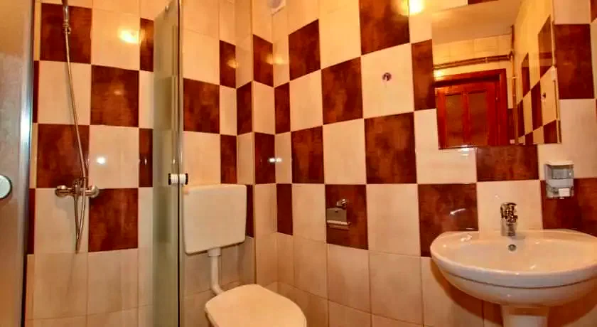 Szováta Szállás | Motel (K0334-18) A kép szerzői jogvédelem alatt állhat. Javasolt a kapcsolatfelvétel a jog tulajdonossal.