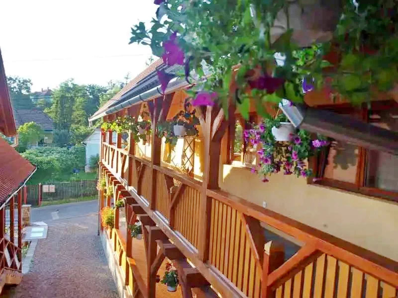 Szováta Szállás | Motel (K0334-24) A kép szerzői jogvédelem alatt állhat. Javasolt a kapcsolatfelvétel a jog tulajdonossal.