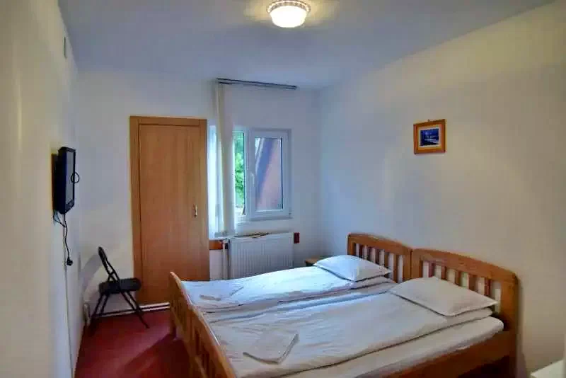 Szováta Szállás | Kemping / turistapihenő (K0348-23) A kép szerzői jogvédelem alatt állhat. Javasolt a kapcsolatfelvétel a jog tulajdonossal.