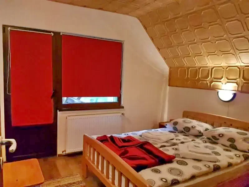 Szováta Szállás | Vendégház (K0563-13) A kép szerzői jogvédelem alatt állhat. Javasolt a kapcsolatfelvétel a jog tulajdonossal.