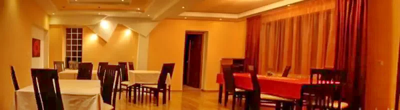 Sovata Cazare | Motel (K0651-10) Imaginea poate fi supusă drepturilor de autor. Se recomandă contactarea titularului drepturilor.