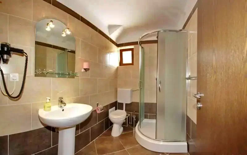 Szováta Szállás | Motel (K0651-24) A kép szerzői jogvédelem alatt állhat. Javasolt a kapcsolatfelvétel a jog tulajdonossal.